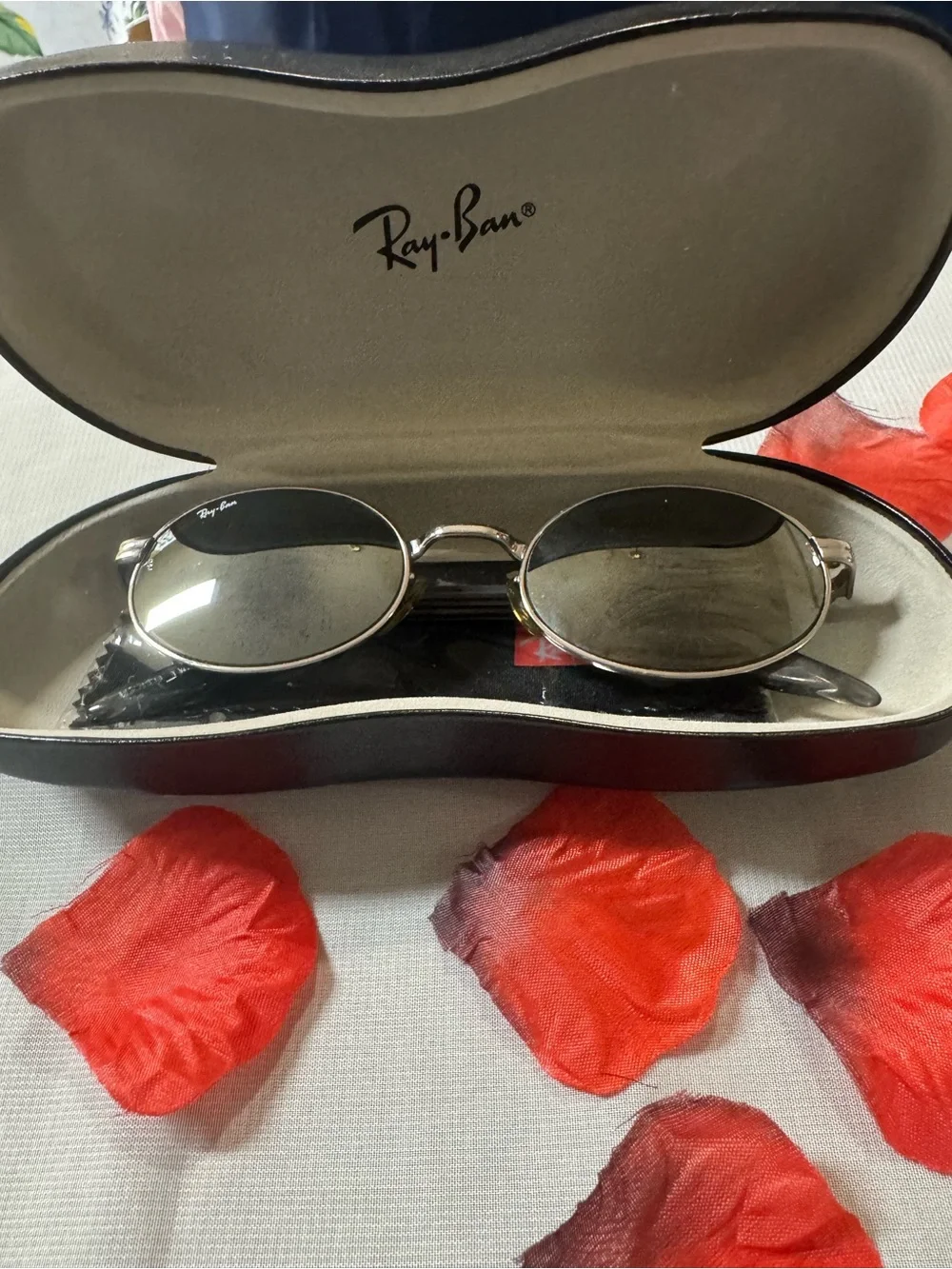 Vintage Ray-Ban Bausch & Lomb (B&L) Oval Sunglasses w/cloth & hard-shell case